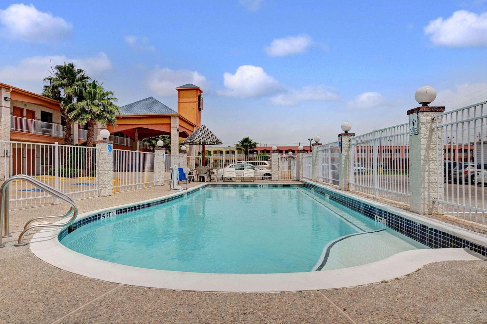 Super 8 By Wyndham Galveston Hotel Eksteriør billede